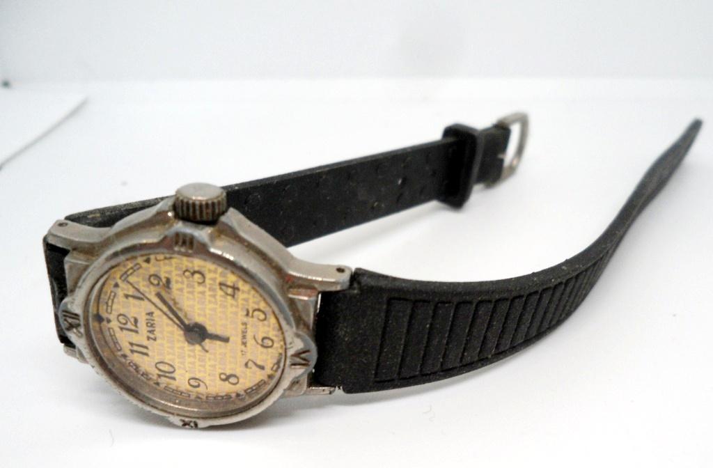 Часы наручные женские / Заря 17 камней нерабочие