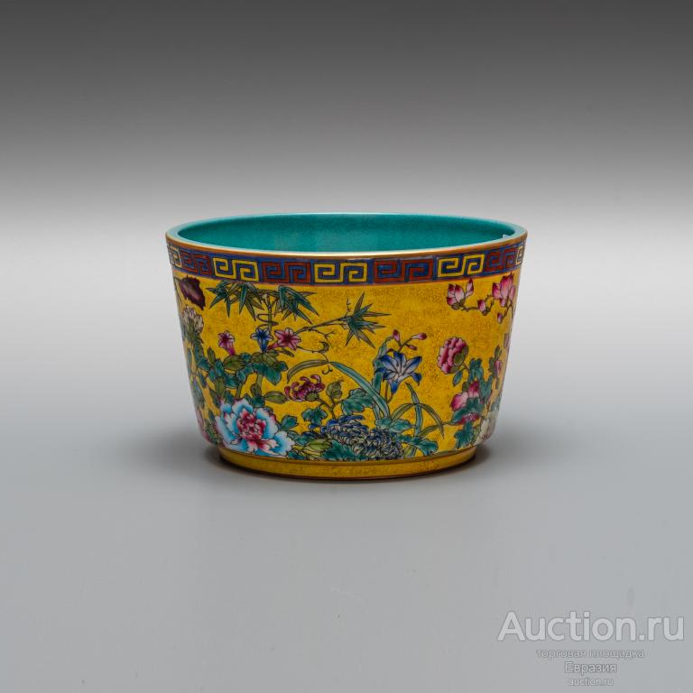 Редкое кашпо с желтым фоном