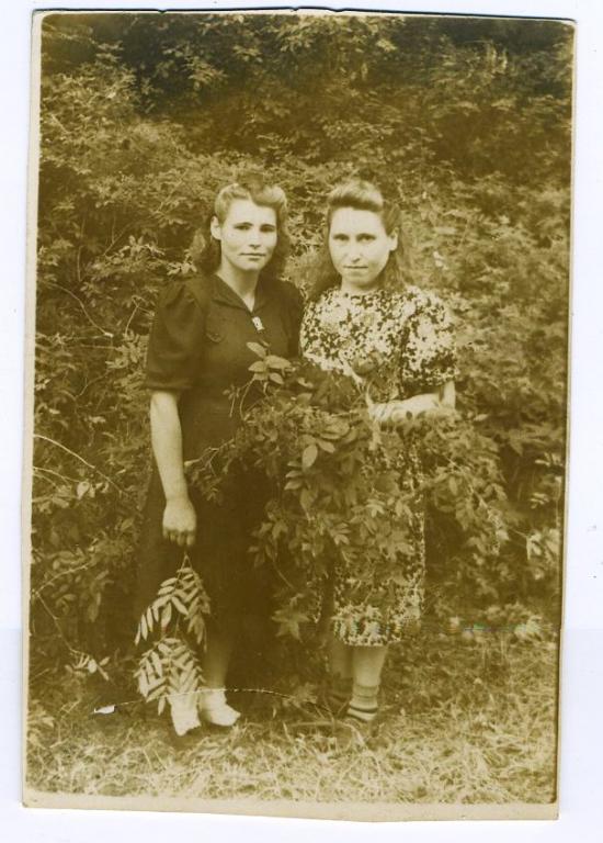 Молодые женщины Маша и Валя // фото СССР (Z-5)