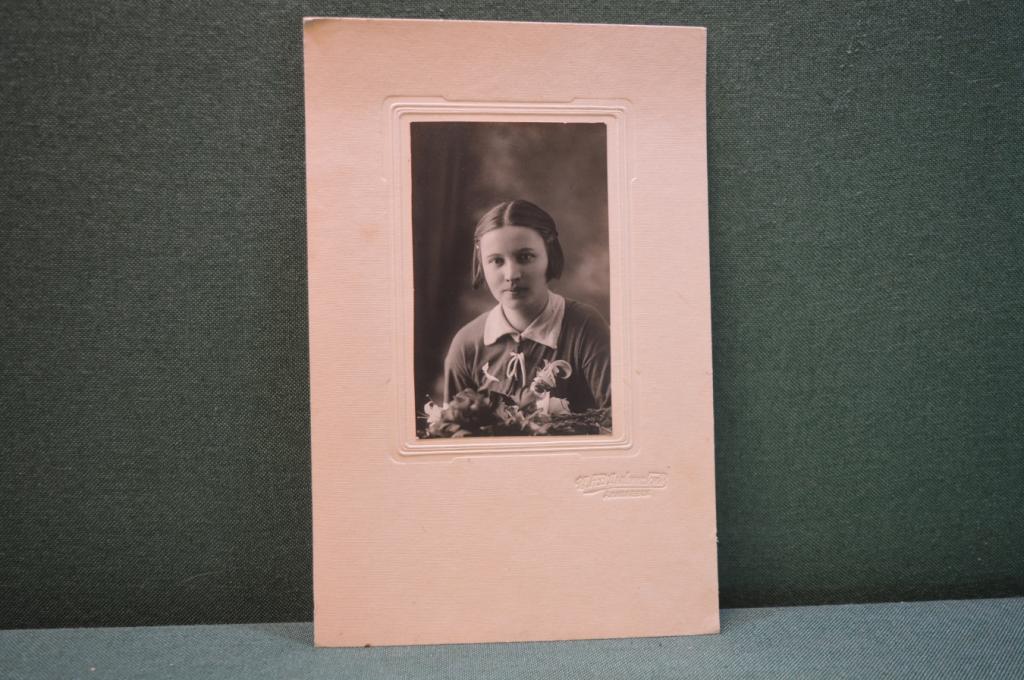 Фотография старинная "Девушка с цветами". Дышинский, Алапаевск. 1931 год.