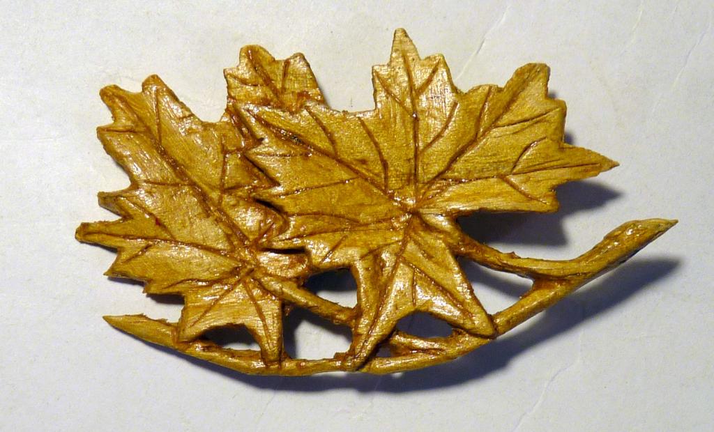 Брошь Листья клена дерево