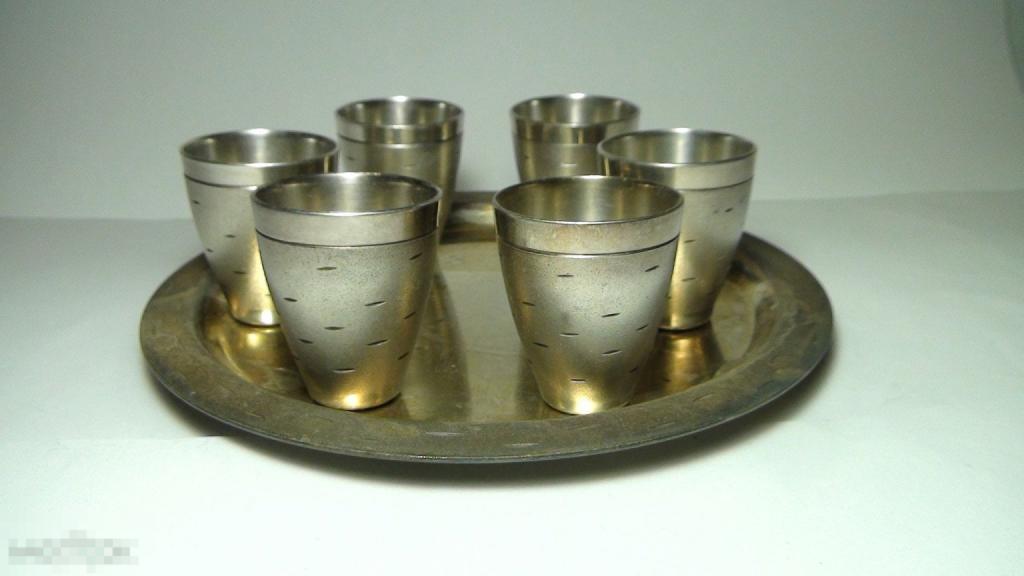 Стопки 4,2см на подносе 16см  мельхиор