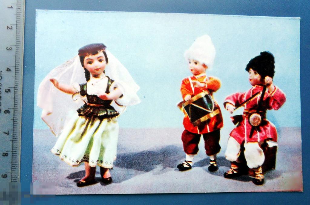 Игнатович Монин ПРАЗДНИК (Куклы в национальных костюмах) 1967 N8 (1) чистая КУКЛЫ