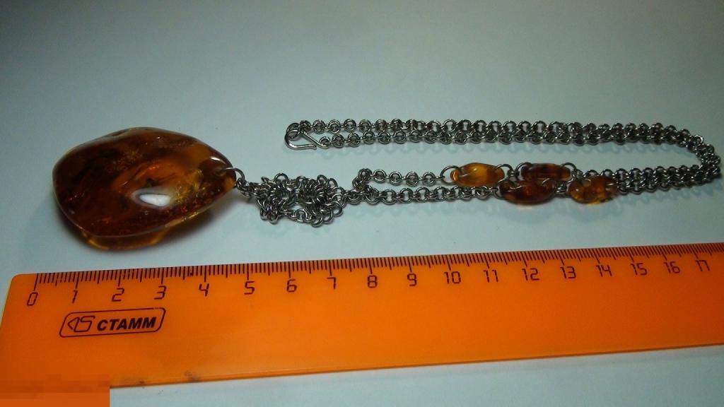 Кулон янтарь с мошкой 33гр.