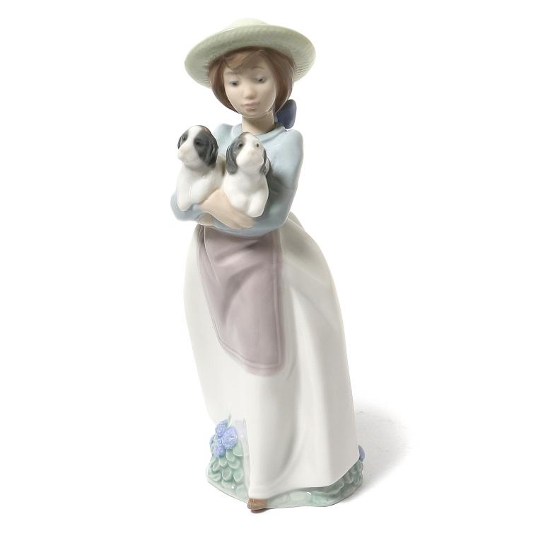 Фарфоровая фигура "Девочка с двумя щенками". NAO by Lladro
