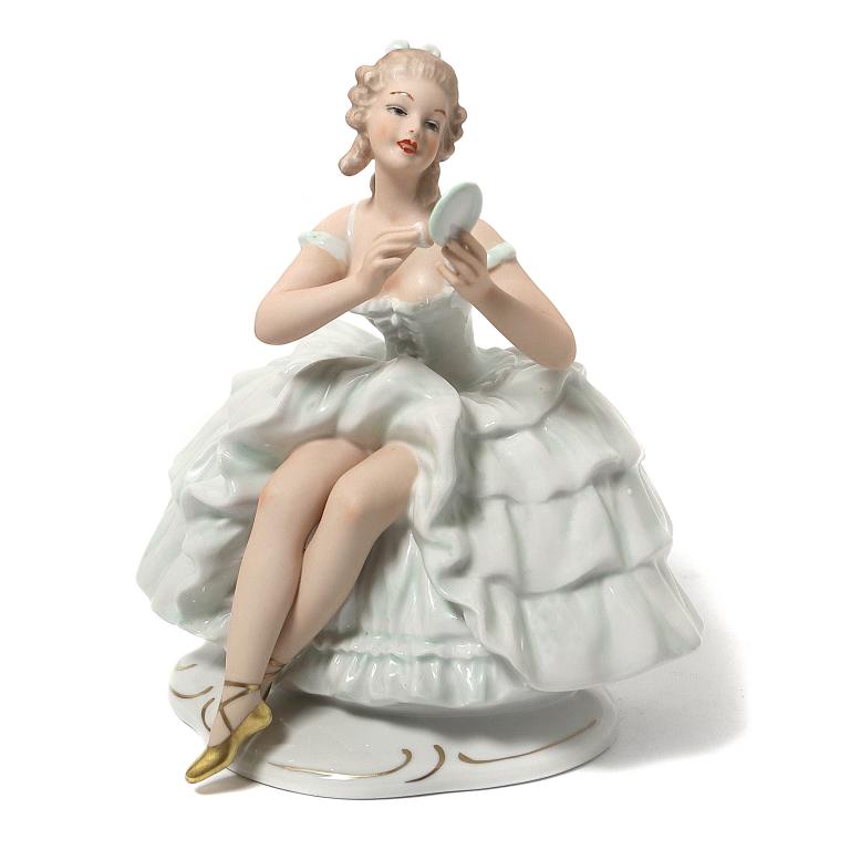 Фарфоровая фигура Балерина с зеркалом. Wallendorf