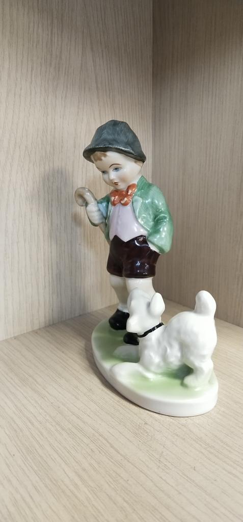 Фигурка " Мальчик с зонтом и собакой ". Германия. Фарфор.