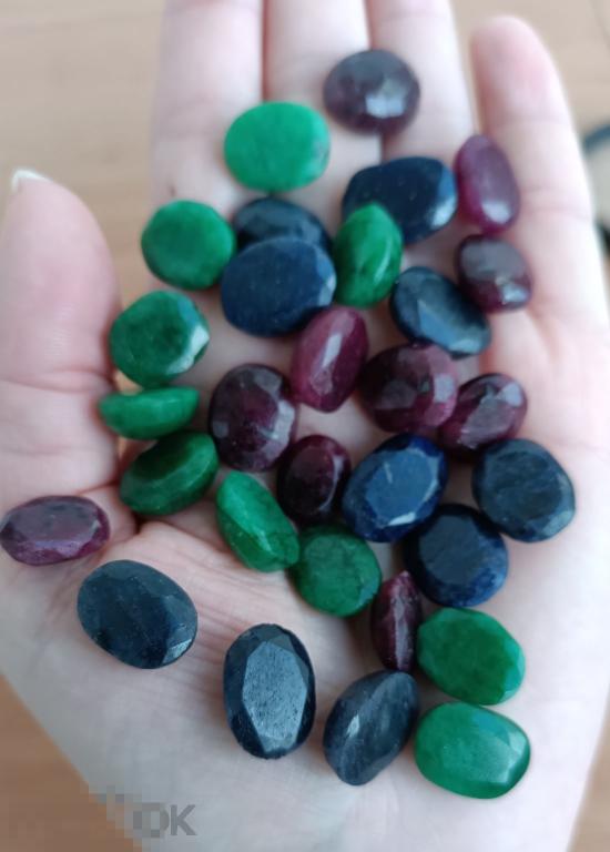 2) Натуральные бериллы (изумруды), корунды (сапфиры, рубины) 30 шт 370 карат сертификат