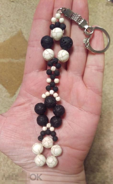 Стильный брелок белая бирюза и вулканическая лава