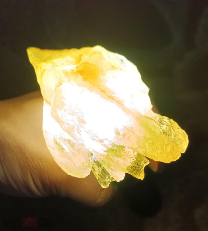 Натуральный неограненный корунд (сапфир) 820 карат сертификат