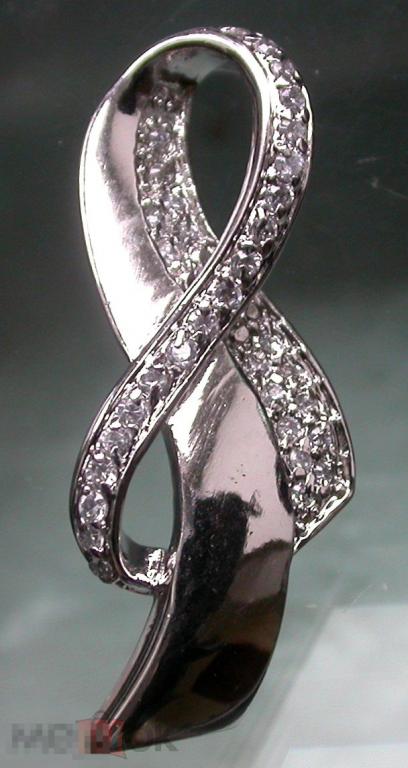 Серебряная подвеска с фианитами. 925 проба. 5.6 гр. 38 мм. Новая.