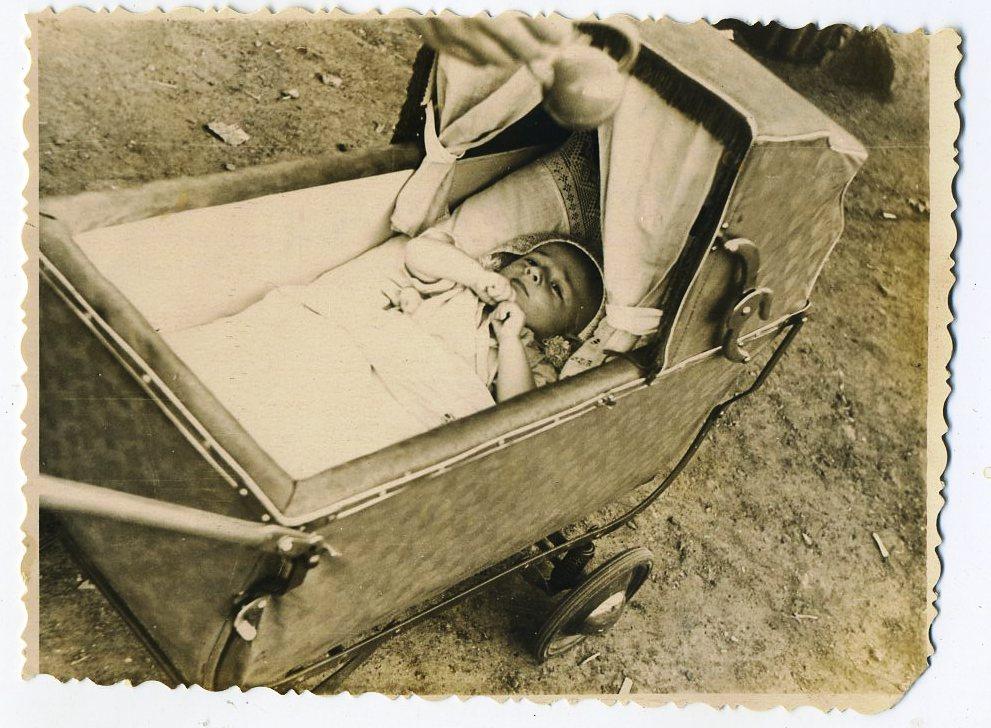 Ребёнок в коляске 1957 год // фото СССР (Z-7)