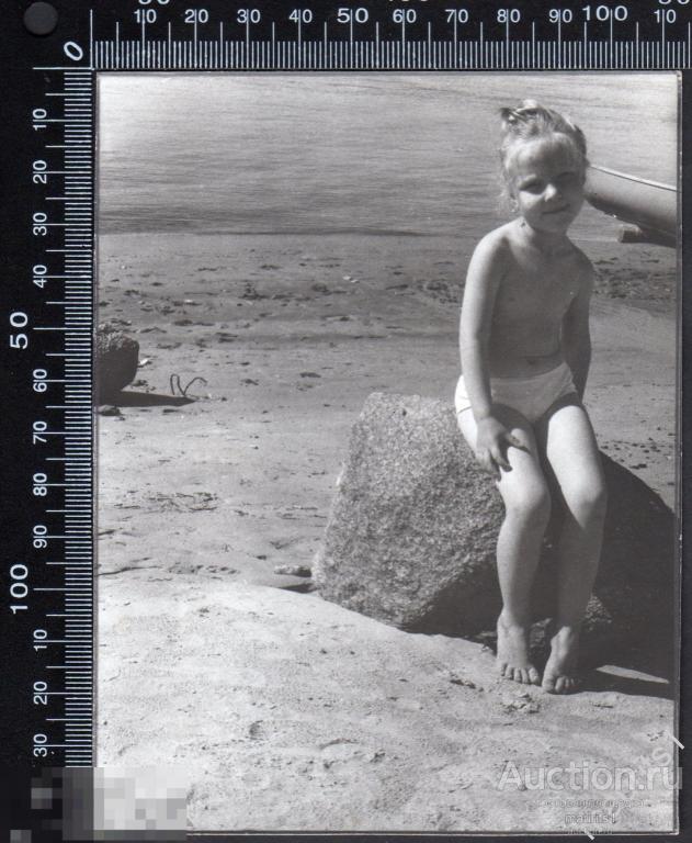 Фото дети. девочка на пляже.