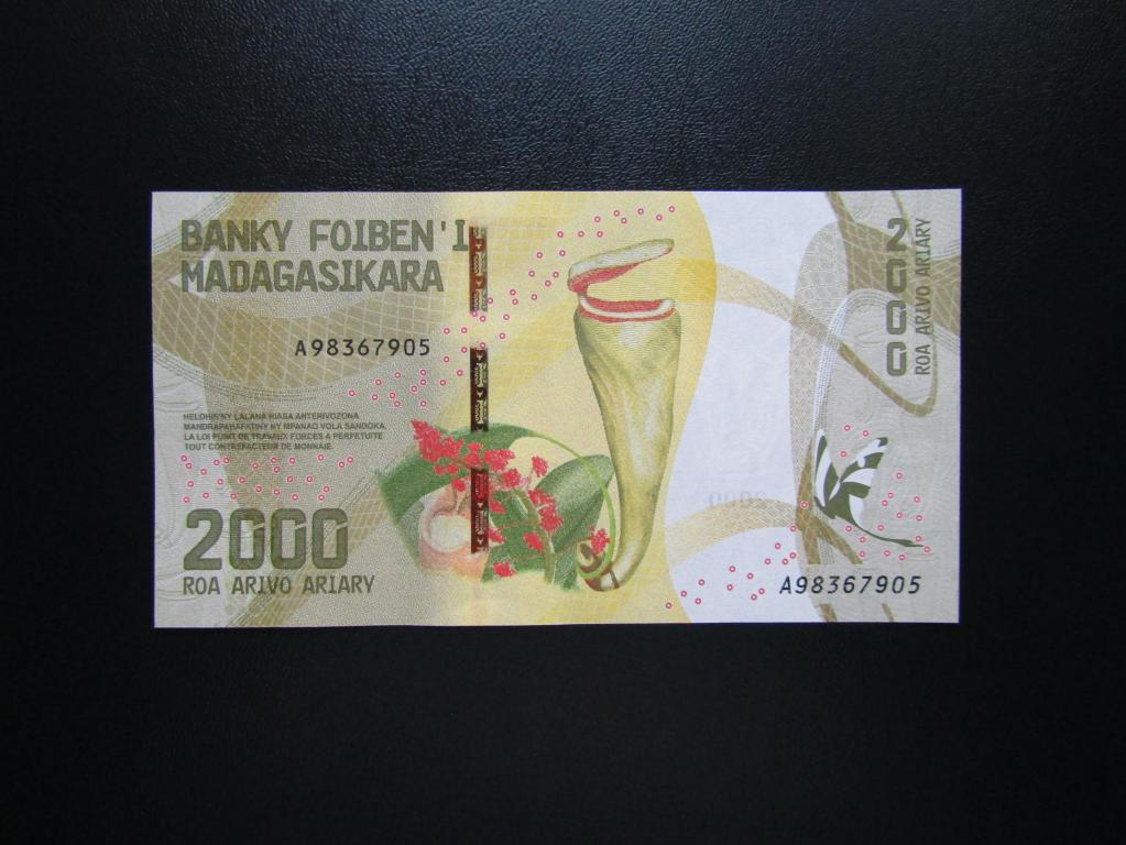 Мадагаскар - 2000 ариари  2017г. UNC. Подпись 1.