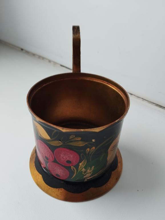 Подстаканник "Ягоды". Латунь. Эмаль. СССР. Клеймо ХТМ. Завод "Химтекстильмаш" г. Орёл.(2)