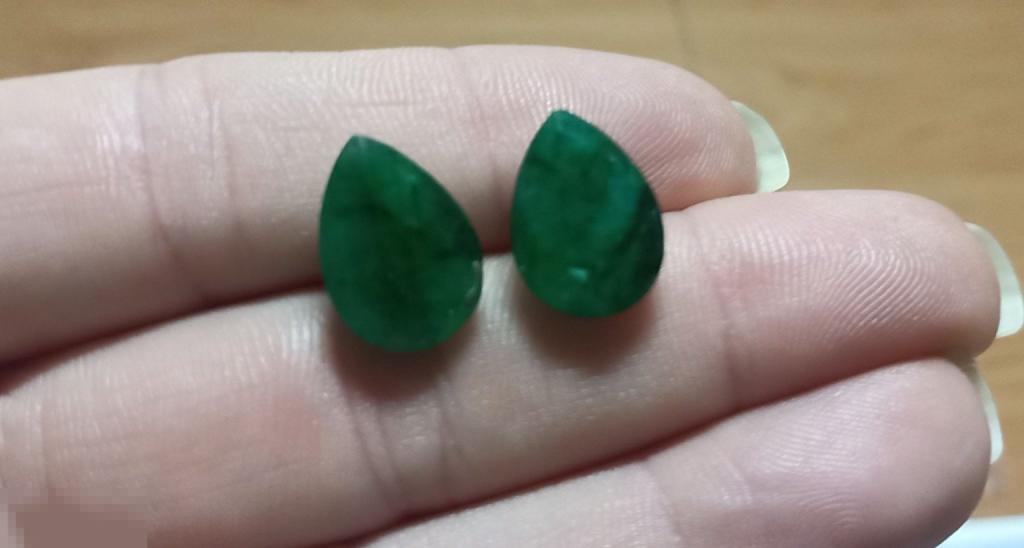 1. Пара натуральный берилл (изумруд) 9,70 карат сертификат