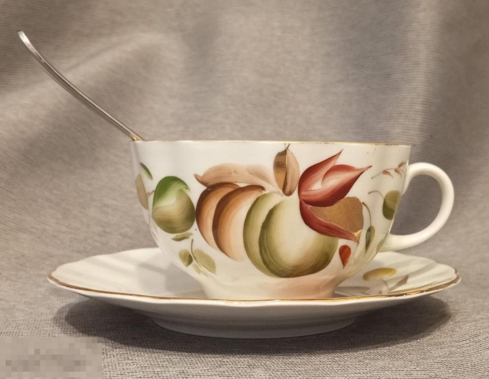 Тарелка пирожковая из сервиза чайного "Фрукты" ЛФЗ ручная роспись Афанасьева СССР