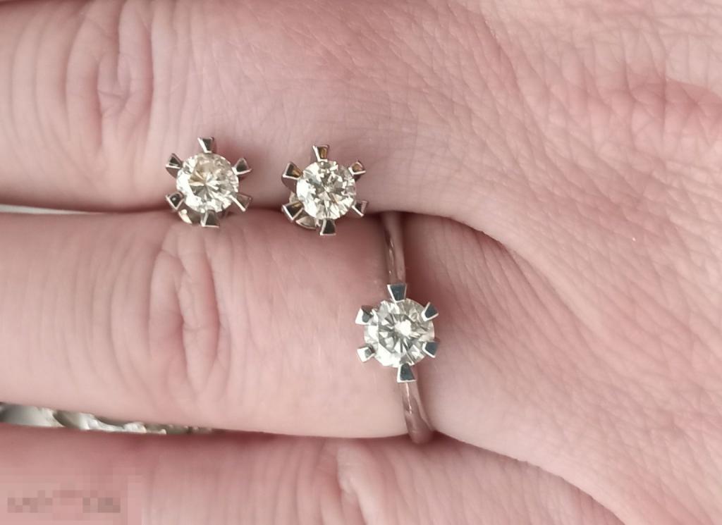 Классический комплект пусеты кольцо белое золото бриллианты