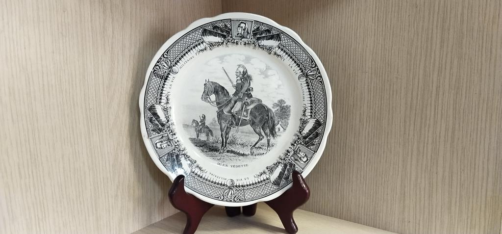 Тарелка " Армия Наполеона ". Фарфор. Франция.Середина 20-го века. 2.