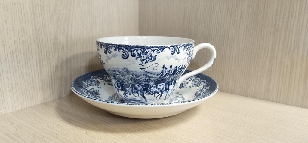 Чайная пара " Конный экипаж ". Англия. Большая. Середина 20-го века. 2.