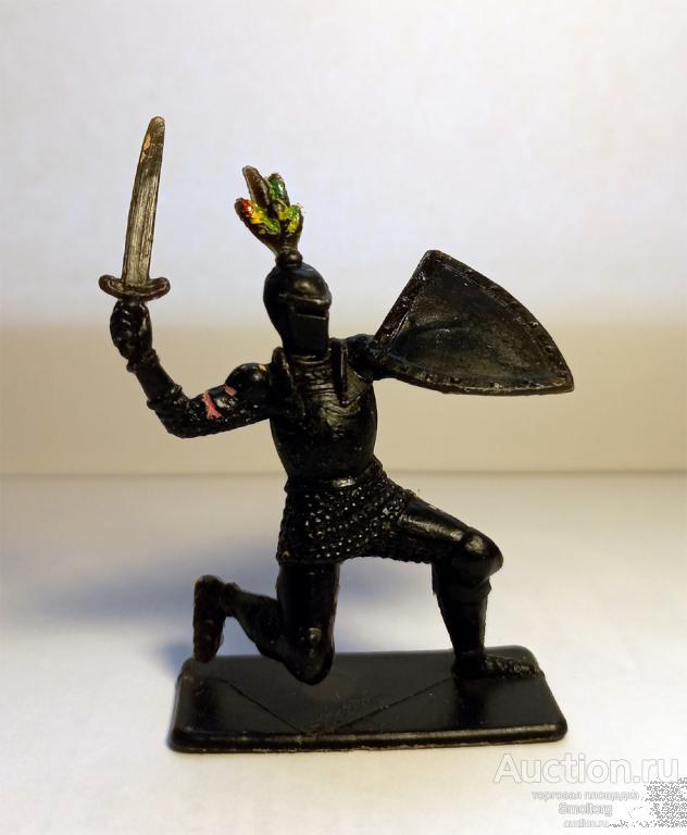 Солдатики СССР. Рыцарь с мечом и щитом №2 (пластмасса)