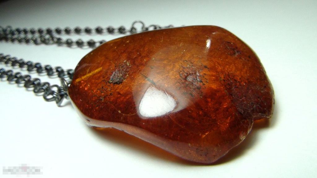 Подвеска янтарь общий вес  24,4гр.