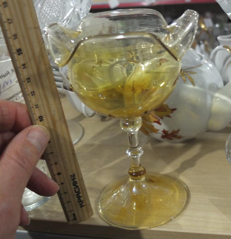 вазочка креманка в форме цветка , двойное дутое стекло, суперлёгкая на вес, винтаж