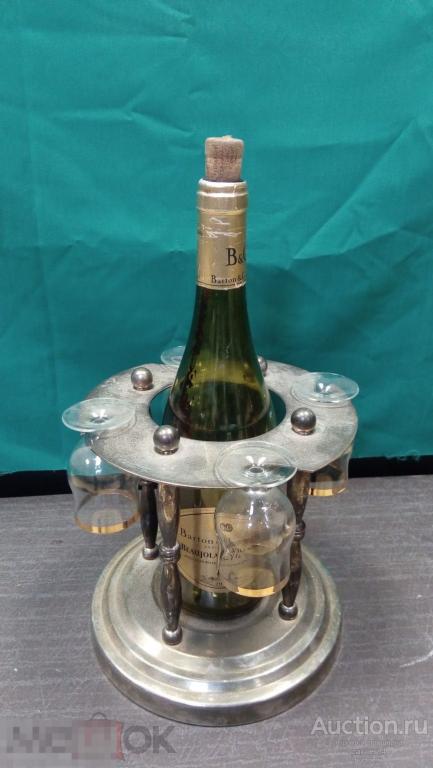 Набор рюмок на подставке.