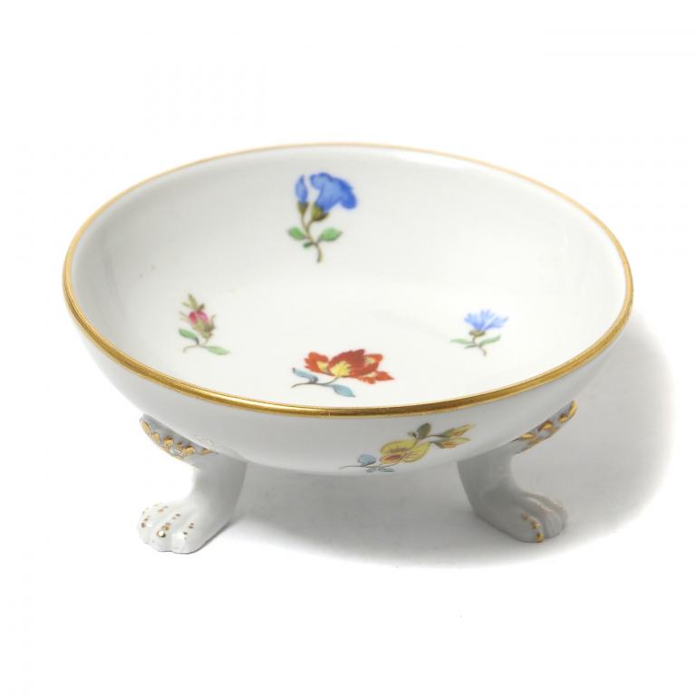 Фарфоровая ваза на ножках. Meissen