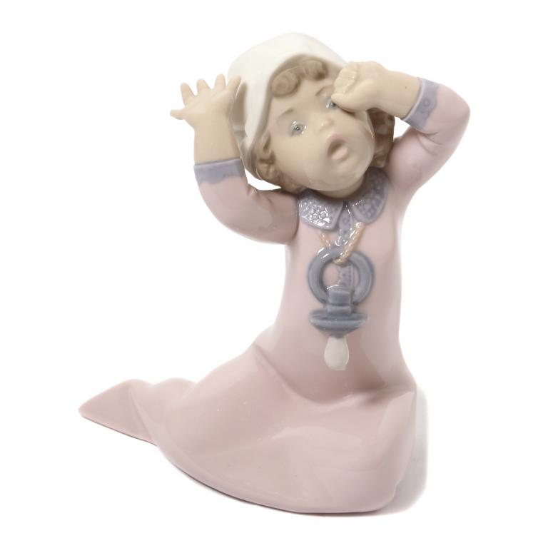 Фарфоровая фигура "Малыш с соской". Lladro