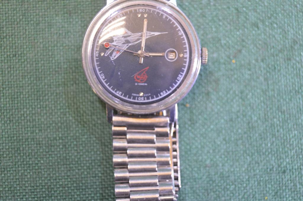 Часы наручные "МИГ, истребитель", 21 камень. Механические, с браслетом. Календарь. В ремонт.