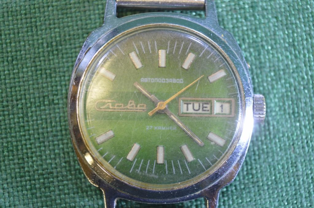 Часы наручные механические Слава. Автоподзавод. 27 камней. СССР.