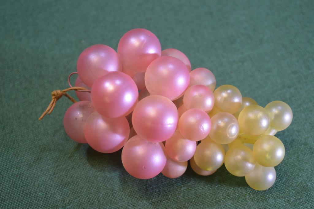 Елочное украшение "Виноград круглый, гроздь винограда". Розовый матовый. Стекло.