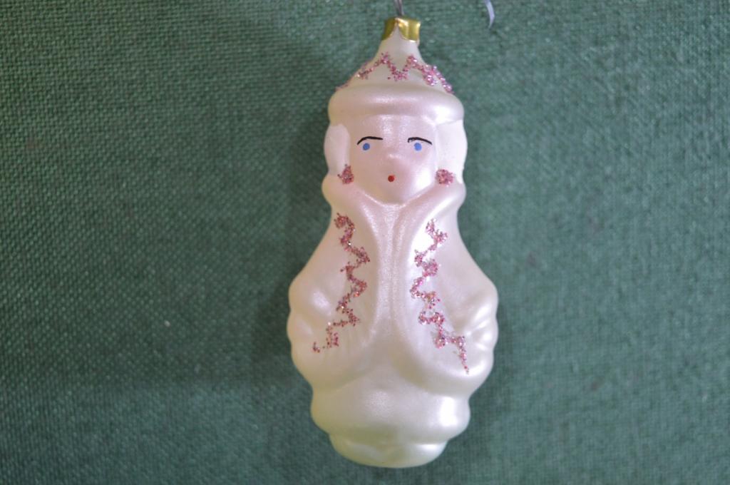 Игрушка елочная стеклянная "Снегурочка, девочка в шубке". Стекло, подвес. СССР.