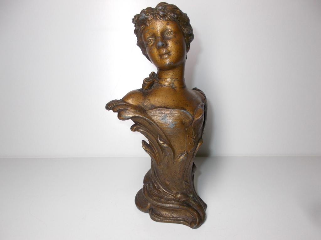 Старенькая  фигурка,  Бюст.  Шпиатр