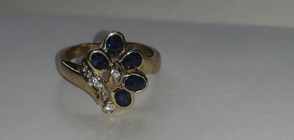 Кольцо золото 585 проба  природные сапфиры .Размер 17.5 Германия