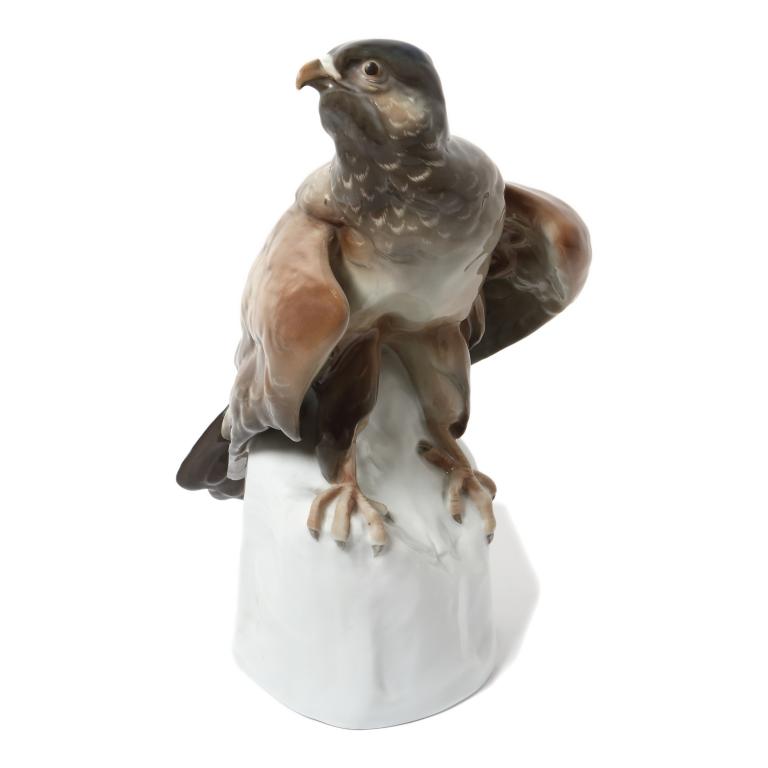 Фарфоровая фигура "Канюк на скале​". Karl Ens