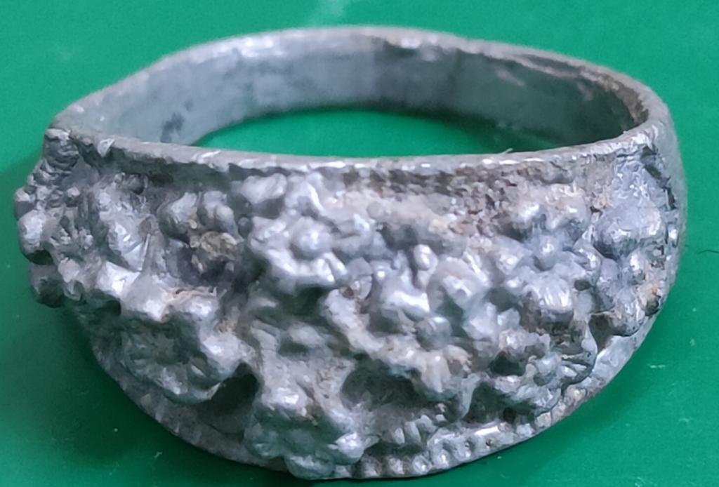 старинное кольцо перстень с цветами. интересное. для коллекции.