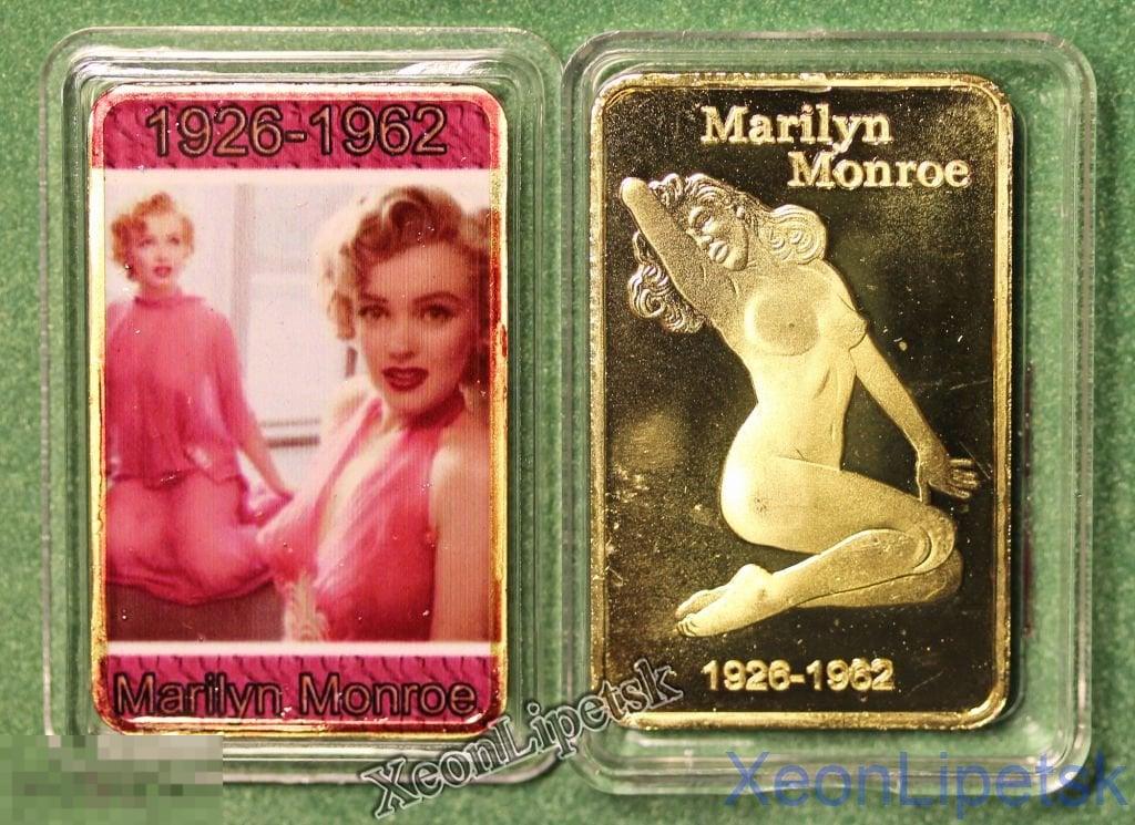 Слиток Мэрилин Монро в красном платье у окна Мэрлин цветной принт позолота