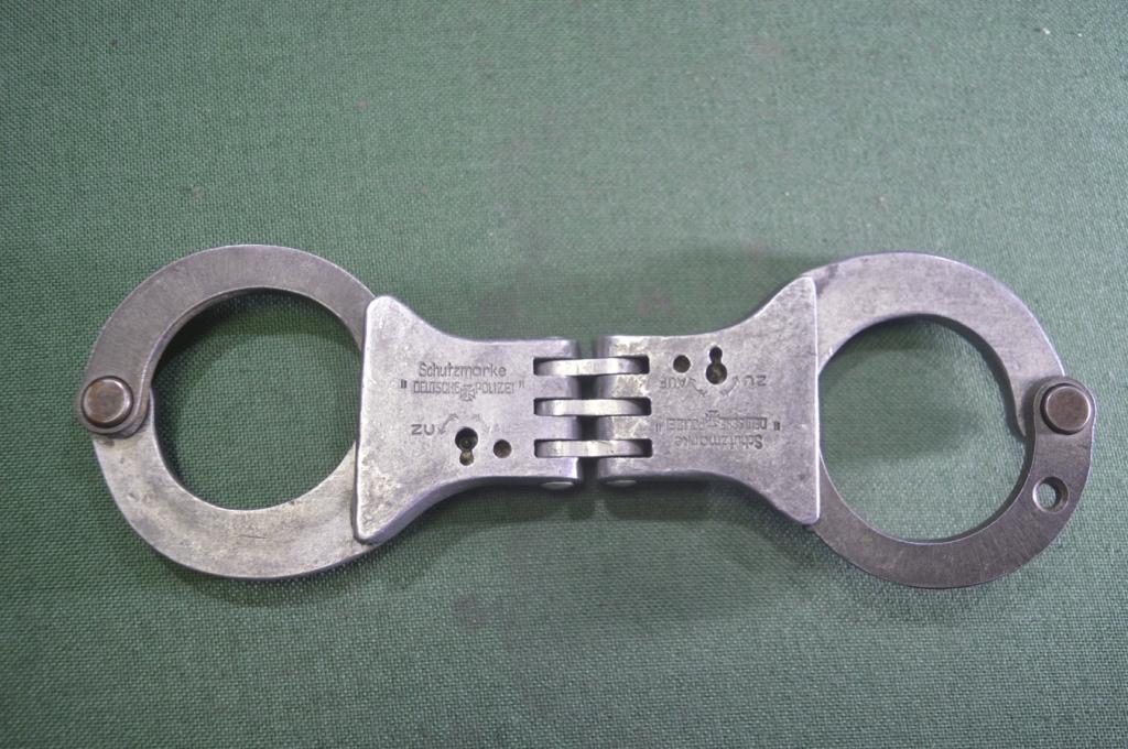 Наручники полицейские спецсредства. Полиция. Германия. Клеймо. 1950е. #U