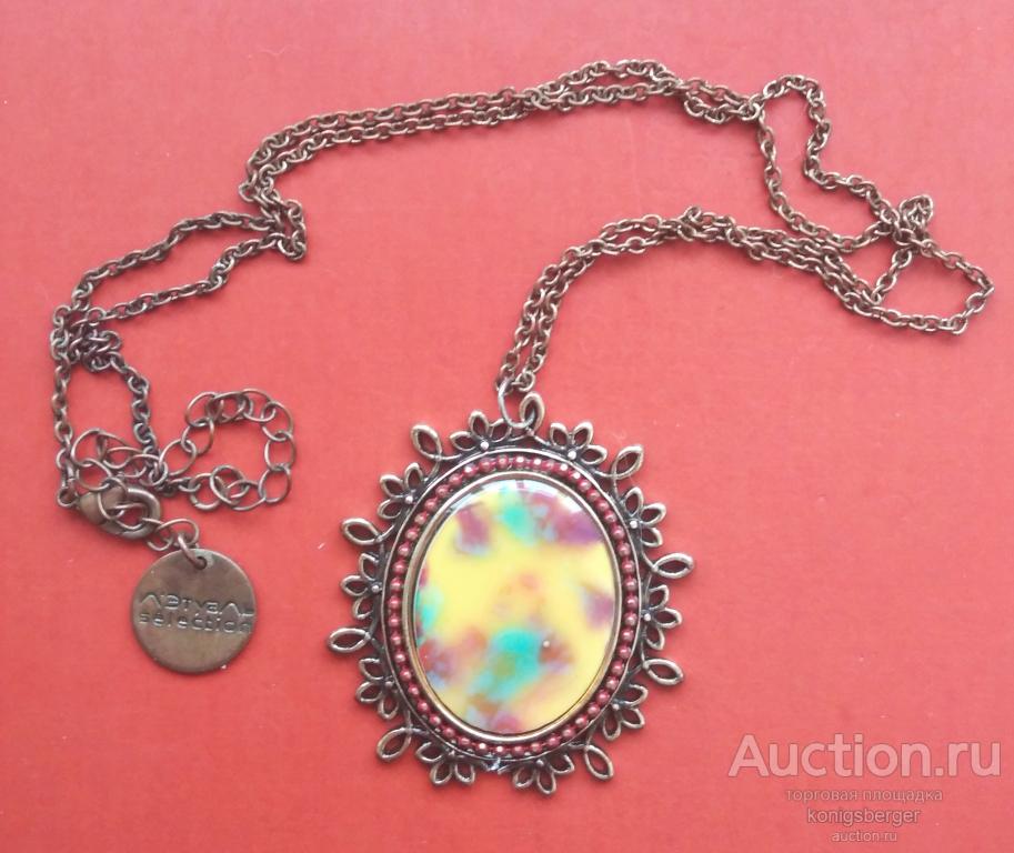 Кулон Лэтуаль на цепочке.