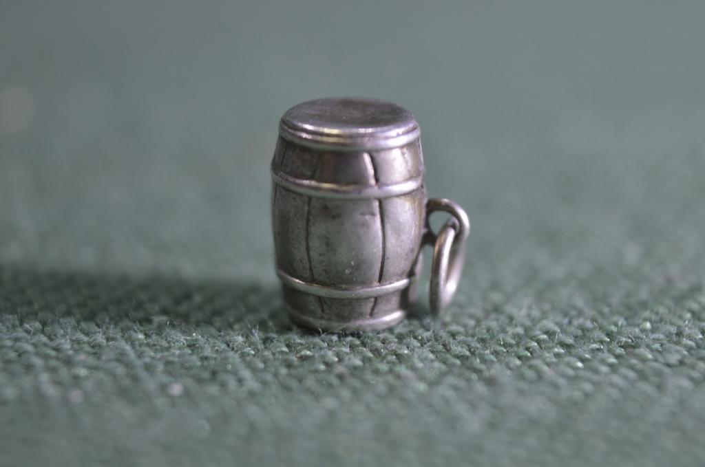 Подвеска старинная шатлен кулон "Бочка винная пивная бочонок". Серебро 84 проба. Царская Россия.