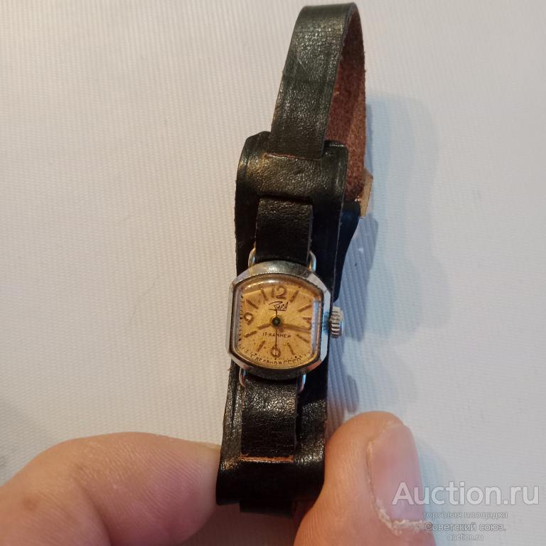 Часы Чайка.