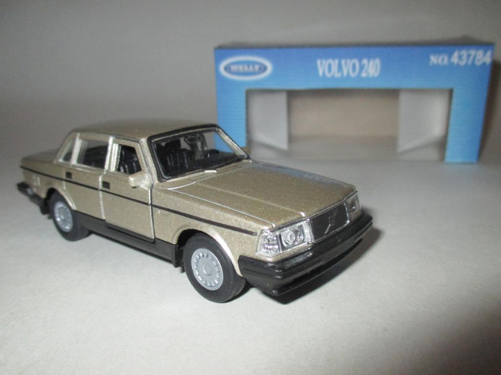 модель авто 1-43 Volvo 240 / Вольво 240 (welly) Читайте описание!!!