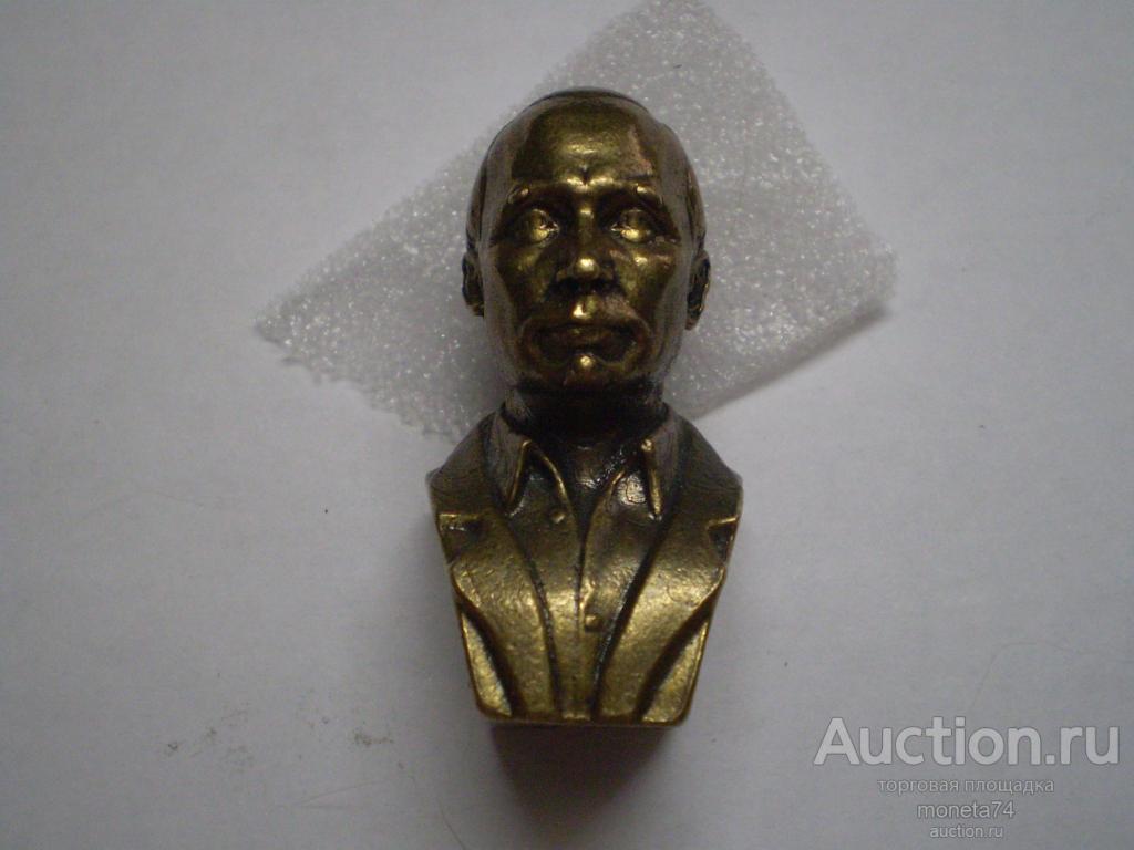 Бронзовый бюст Путина В.В. Высота 5,66 см. Вес 179 грамма.