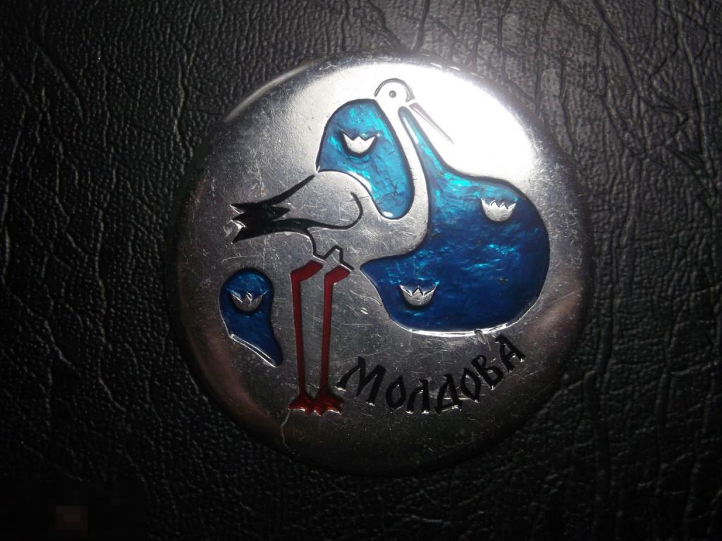 Молдова Аист. Кувшинки. Птица. Детский значок. Редкий