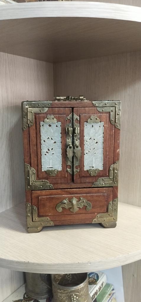 Шкатулка . Китай. Дерево. Латунь. Перламутр. Середина 20-го века.