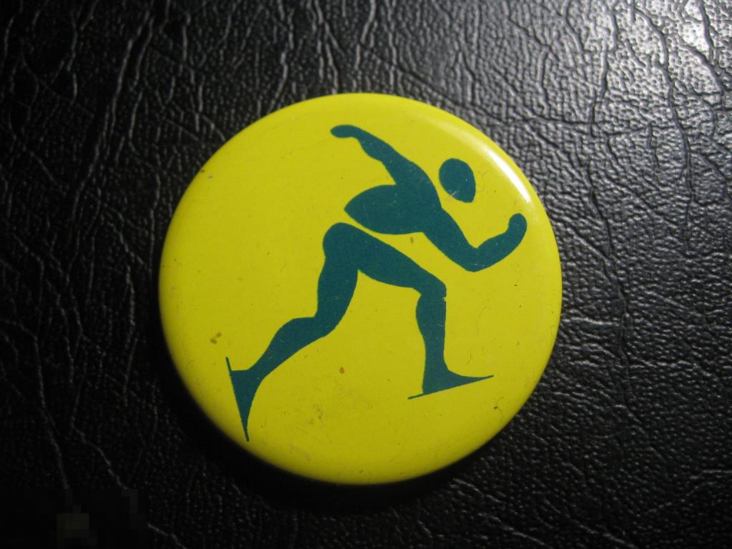 Конькобежный спорт Конькобежец. Клеймо Norma. Редкий.