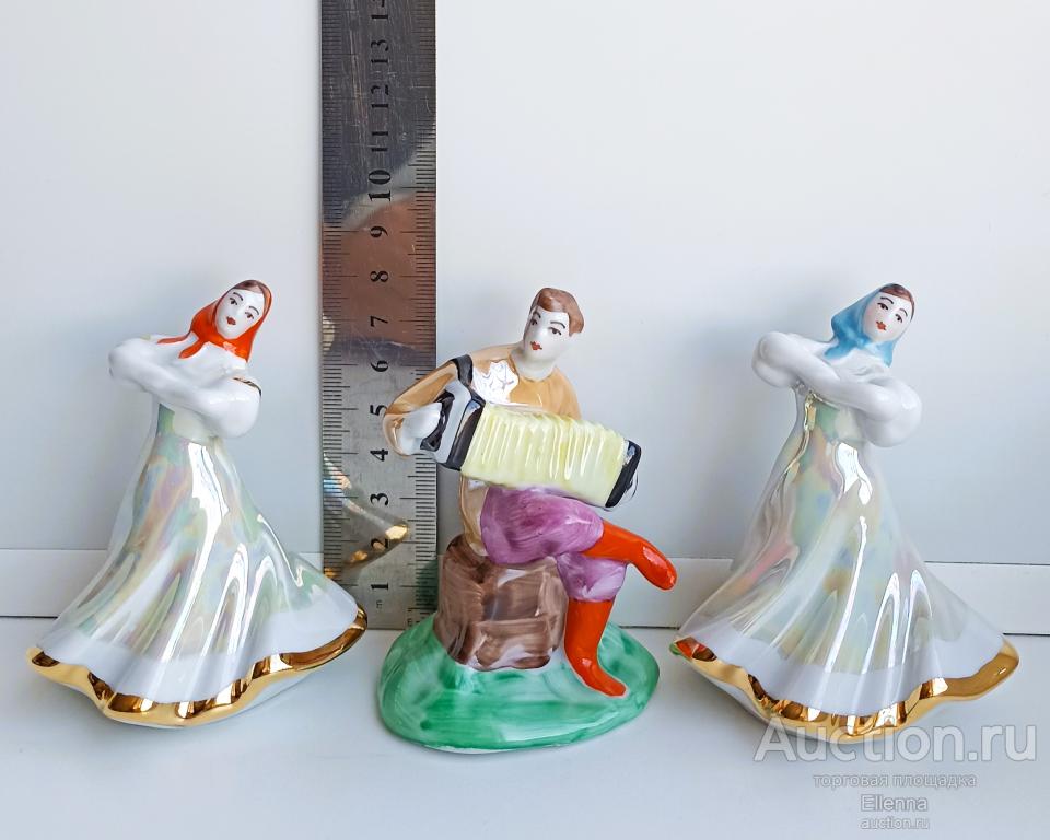 Дулево Фарфоровая статуэтка Русский перепляс Танец Плясунья Гармонист