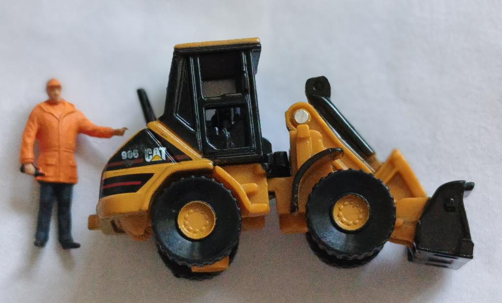 САТ. Фронтальный погрузчик. Металл, пластик.800